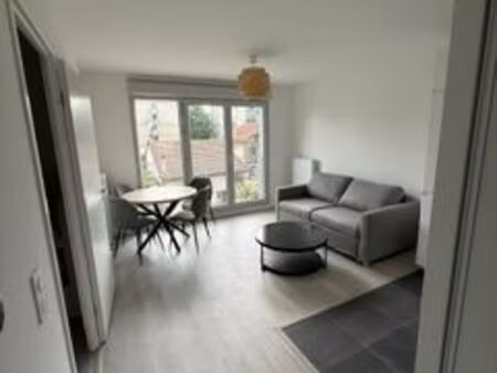 f2 meublé 40 m² – romainville – lumineux et entièrement équipé