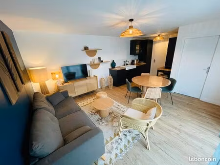 appartement meublé avec terrasse  150m de la mer