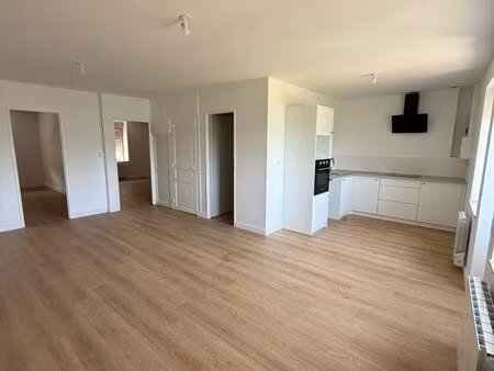 t3 centre de toulon sur arroux refait à neuf