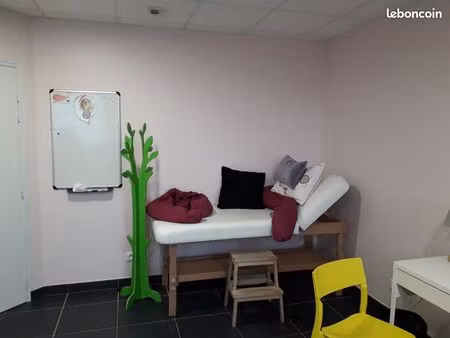 local de 3 bureaux meublés