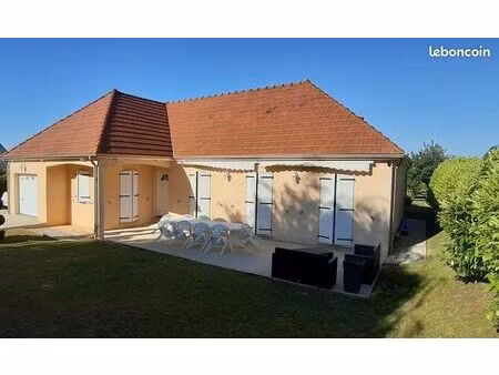 agréable pavillon de 7 pièces principales avec garage attenant