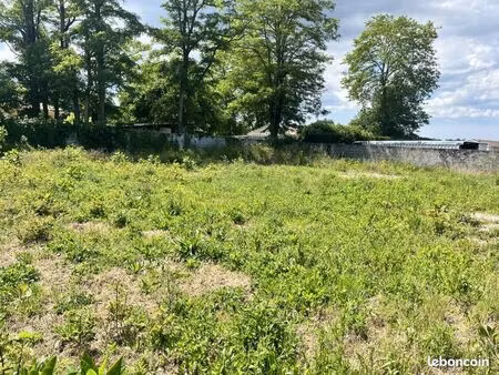 terrain 800 m² soussans