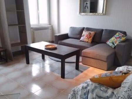 bail d'un an appartement meublé
