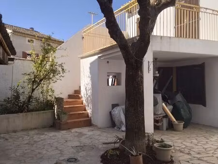 bail d'un an studio meublé maison/terrasse