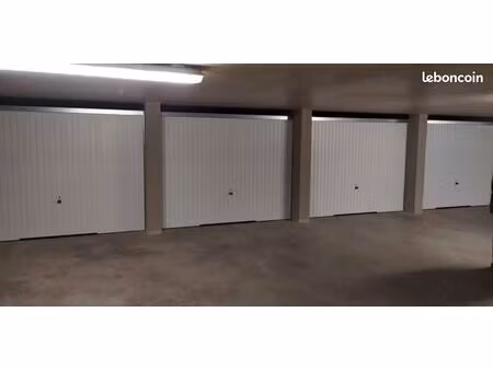 double garage en sous-sol sécurisé