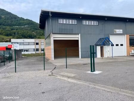 local artisanal ou stockage 170 m2