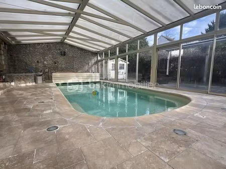 maison 7 pièces 205 m²