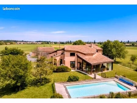 maison 250m². jardin 2700l². véranda. garage 50m². piscine. vue pyrénées ²