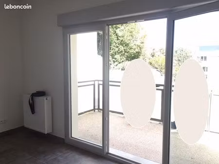 grand studio 33m2 récent et refait à neuf (construction 2017) libre immediatement