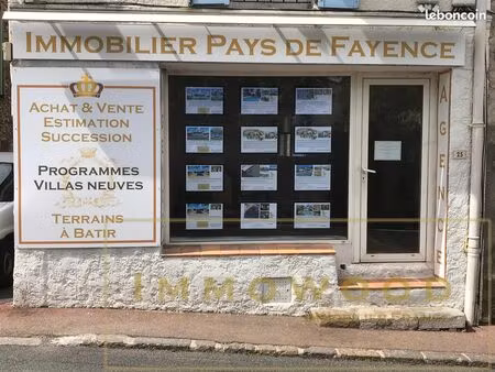 saint pau en foret  beau local commercial avec vitrine en plein centre du village face au 