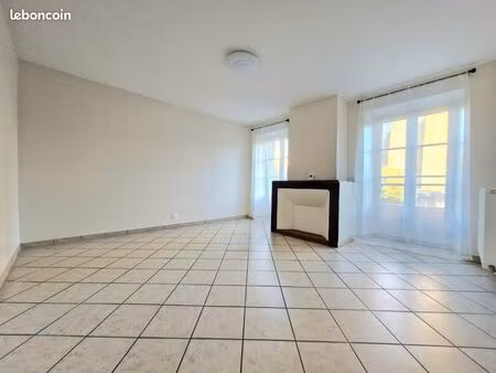 duplex meublé 55 m² (75 m² utiles) – centre mennecy – parking – gare 5 min
