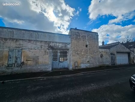 local garage / stockage de 230 m²