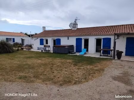 longère 195m²- 6 pièces - la barre de mints 85550