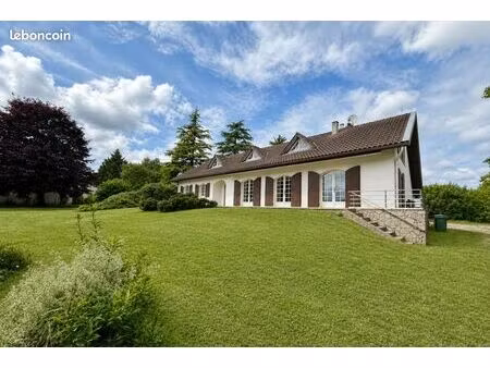 maison 7 pièces 235 m²