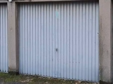 garage / box stockage / garde-meuble 15 m². arpajon centre-ville
