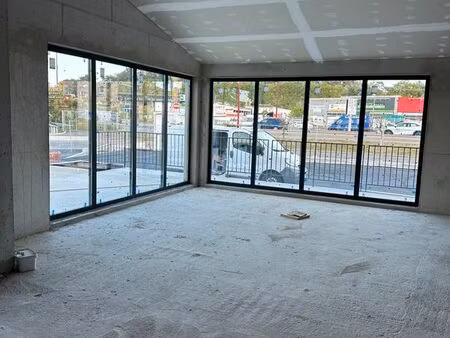à louer – local commercial à vidauban – 106 m² + mezzanine 25 m² – 1ère location