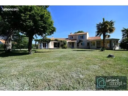 maison 7 pièces 195 m²