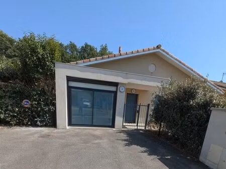 villa récente de qualité  plain-pied  t5  très calme