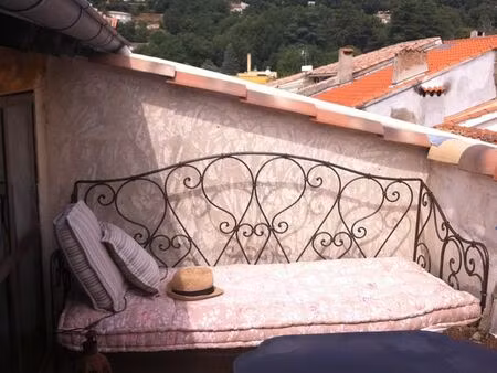 location partie maison de village meublee centre collobrieres