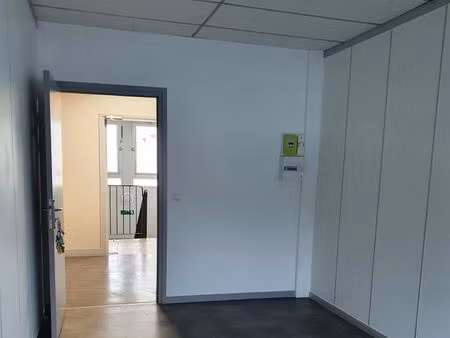 bureau 14 m² refait à neuf – ris-orangis – disponible immédiatement