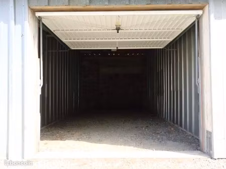 box  garde meuble  cave  garage moto de 11 m² à louer