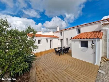 maison. 9 pièces . 204m²