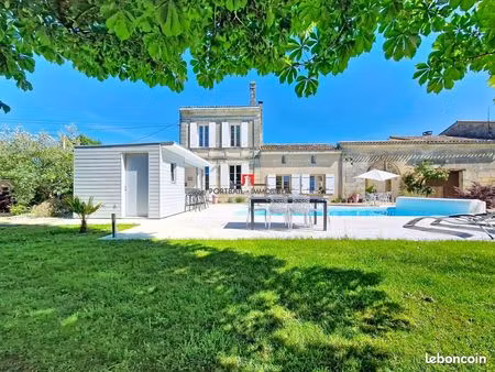 maison 7 pièces 249 m²