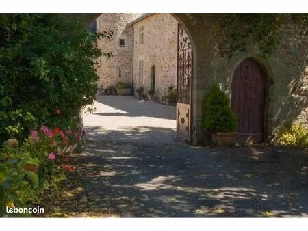 chambre calme laverie et cuisine dans manoir
