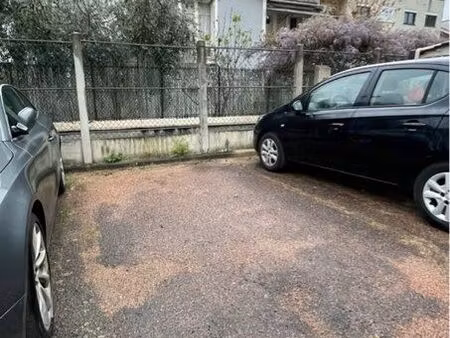 place de parking extérieure place des bourguignons