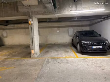 parking clichy entrée de ville 14m2