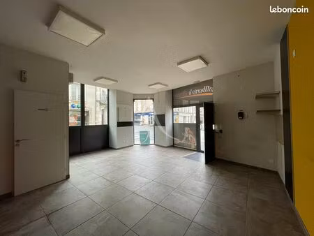 bureaux  jeux  librairie  local commercial  presse  tabac 60 m² fontenay le comte