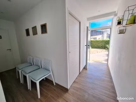 local commercial 12m2 à louer fréjus plage