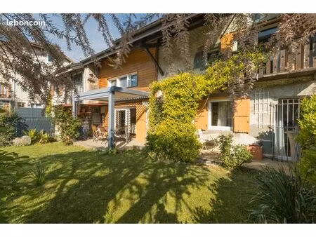 maison de village de caractère  271m2  avec jardin