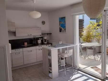 t2 meublé de standing 42 m² avec grande terrasse et parking