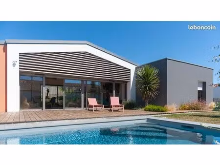 villa d’architecte avec piscine à 800m de la plage