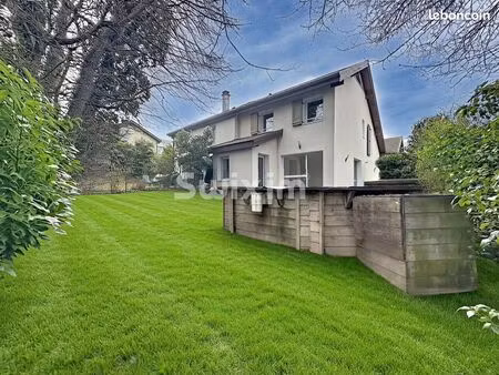 villa 4 pièces 95 m²