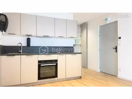 bureau 53 m²