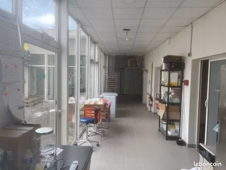 local boulangerie 240 m²