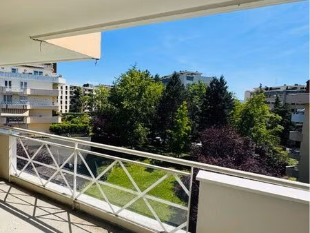 appartement t2 52 m2 avec balcon et garage