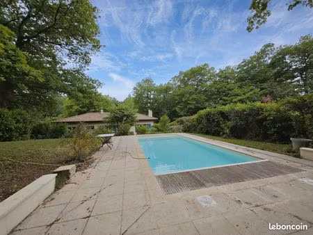 maison 200m² avec jardin et piscine