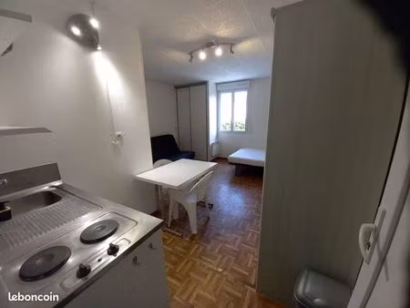 studio meublé 21m² à 5mn fac et chu à 500 compris ( edf eau et chauffage)