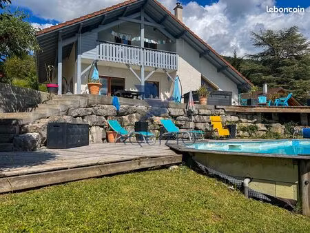 propriété 7 pièces 220 m²