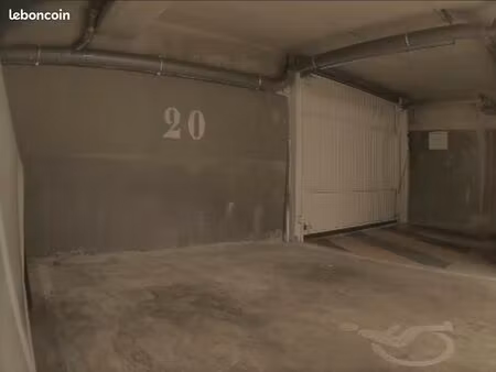 parking en sous sol dans immeuble neuf sécurisé ville d'avray 92410