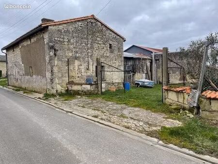 ferme à restaurer sur une parcelle de 1000m²