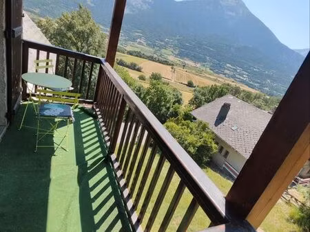 beau 3 chambres bien exposé à 10 mn d'embrun avec balcon