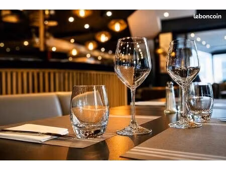fonds de commerce restaurant  autos 157 m²