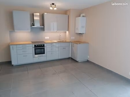 location t2 + garage neuvecelle centre