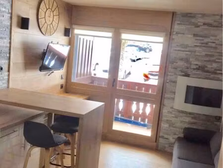 beau studio meublé avec balcon