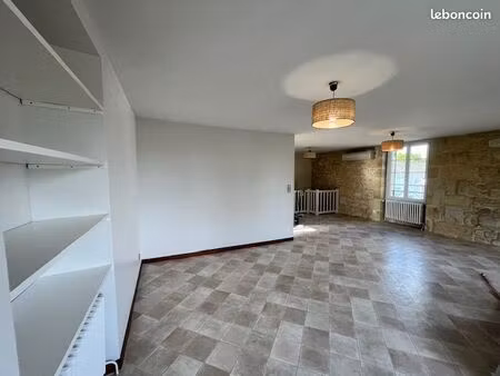 maison spacieuse avec grand garage