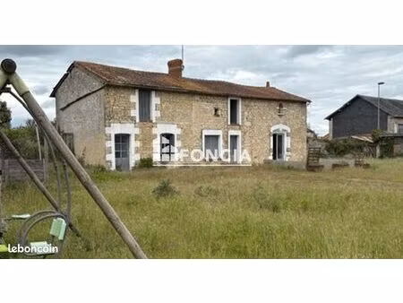 proche loudun maison et dependances